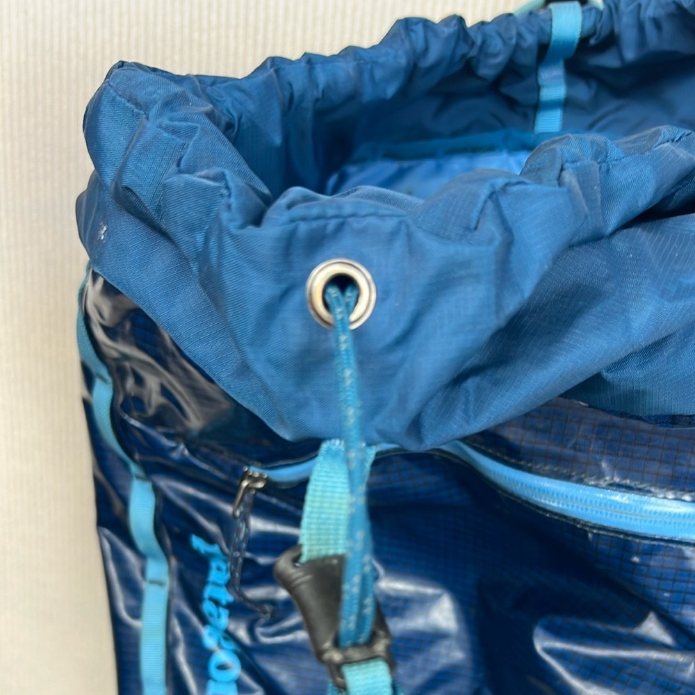 Patagonia Lightweight Black Hole Cinch Backpack Ripstop Blue Outdoor Hiking - Picture 9 of 16